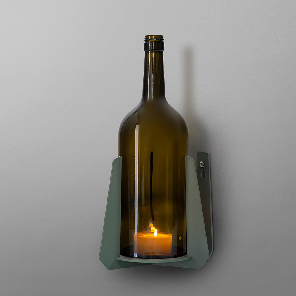 
                  
                    Flaschenlicht "Trigon" | mit Wandhalterung |  1,5 l Flasche
                  
                